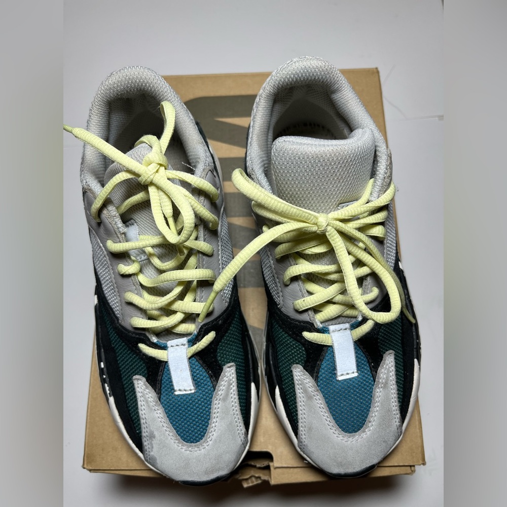 YEEZY BOOST 700